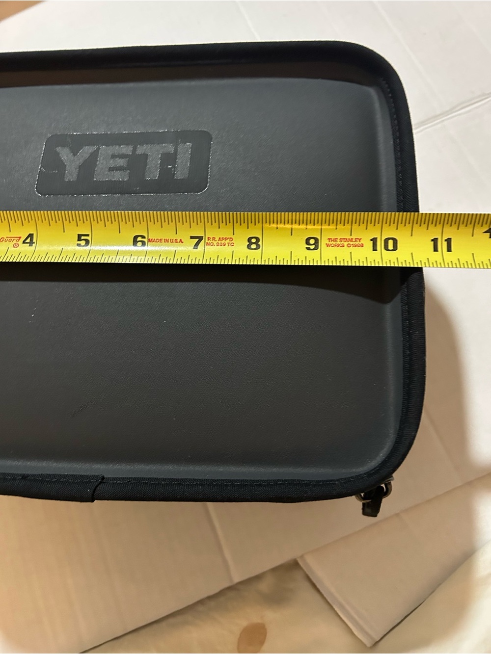 Yeti Daytrip Insulated Lunch Box Soft Cooler Bag Charcoal Gray discontinued READ - Picture 6 of 9